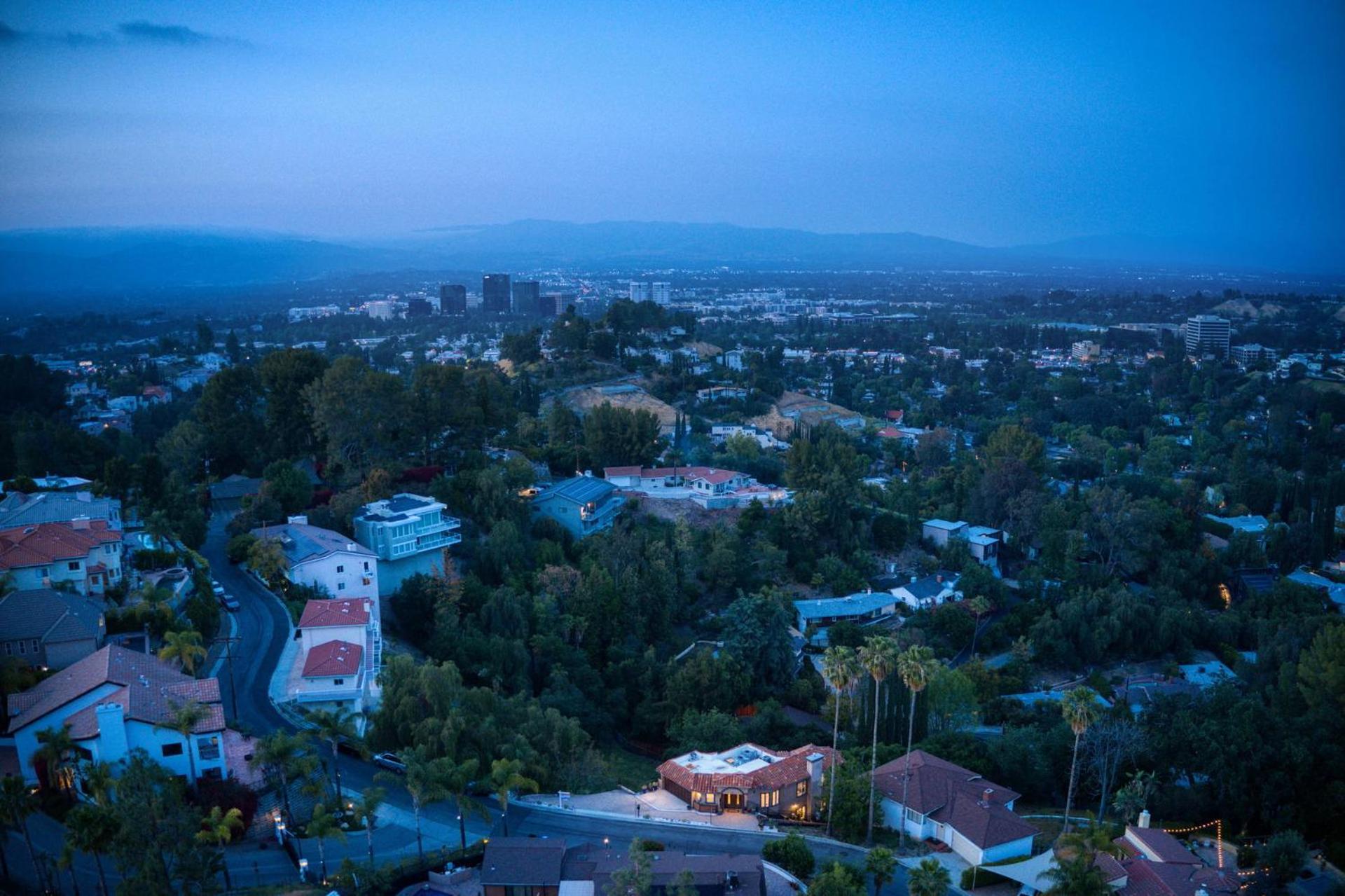 Luxury Modern W/ Great La Views